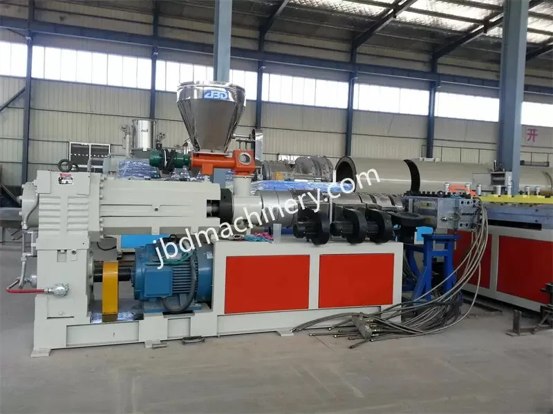 Производственная линия вспененных панелей из ПВХ (древесно-пластикового композита) с кожурной поверхностью (8)