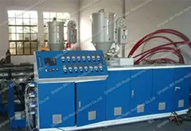 Производственная линия однослойныхдвухслойных гофрированных труб из ПЭПВХ (3)